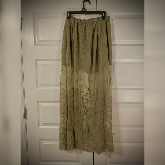 Lace Maxi Skirt/Shorts - Picture 3 of 4